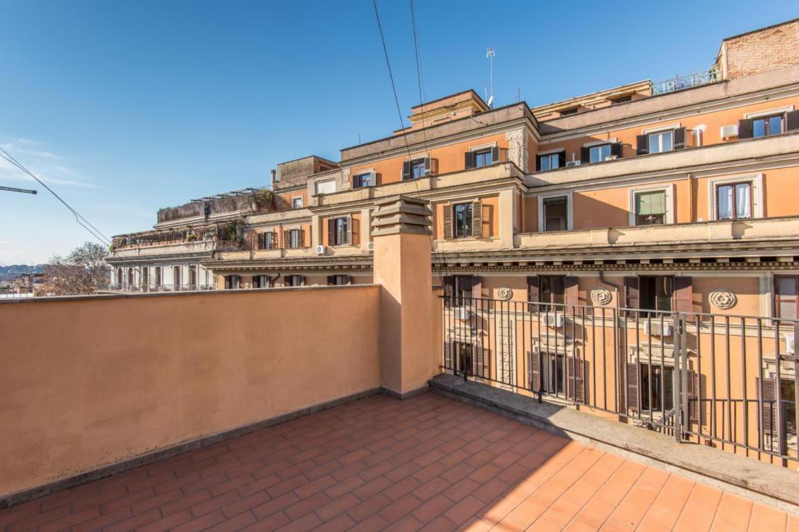 Barberini Cozy Terrace Apartment Рим Екстериор снимка